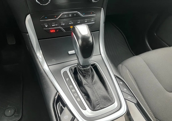 Ford S-Max cena 59500 przebieg: 196000, rok produkcji 2017 z Września małe 466